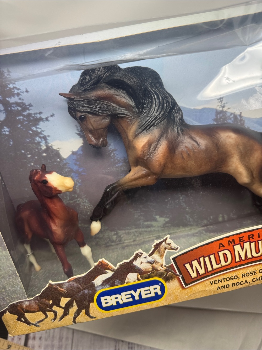 BREYER AMERICA'S WILD MUSTANGS VENTOSO STALLION & ROCA FOAL HORSE FIGURINES - Picture 3 of 17